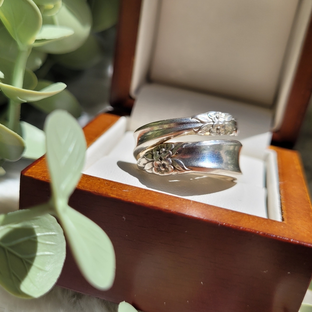 SOLD 1965 'Garland' Silver-plated Spiral floral Ring - Picture 1 of 6